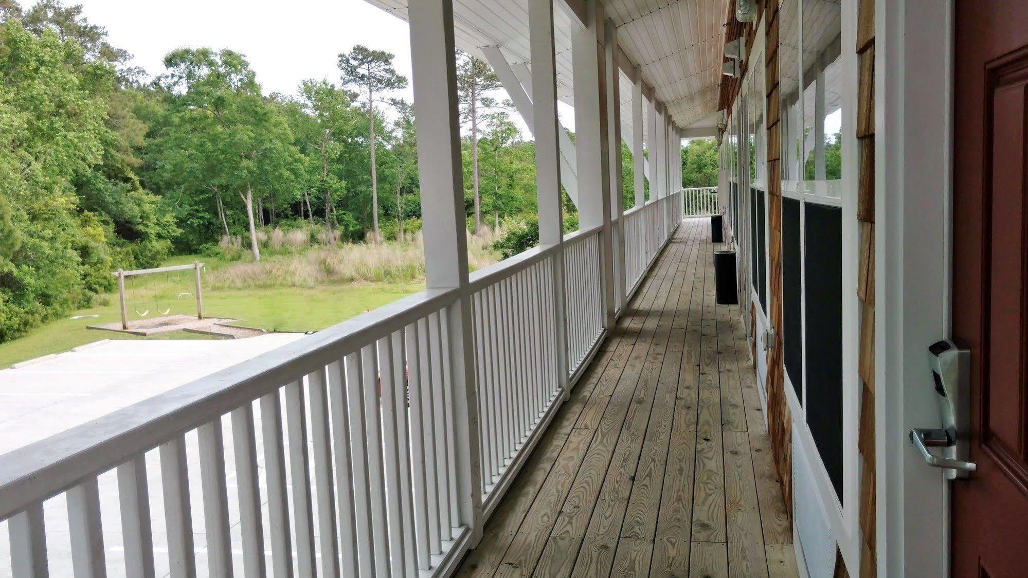 Topsail Shores Inn Sneads Ferry Exterior photo